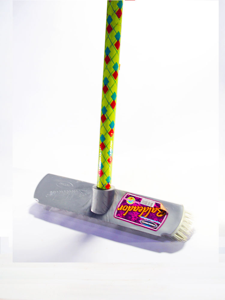 BALDEADOR-30-BS Cepillo Suave Luz Plast + Mango de Madera