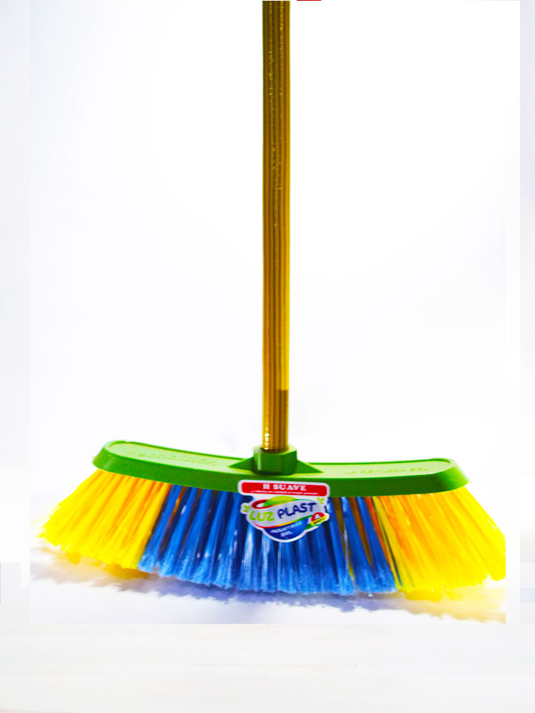 Cepillo Alto Luz Plast + Mango de Madera